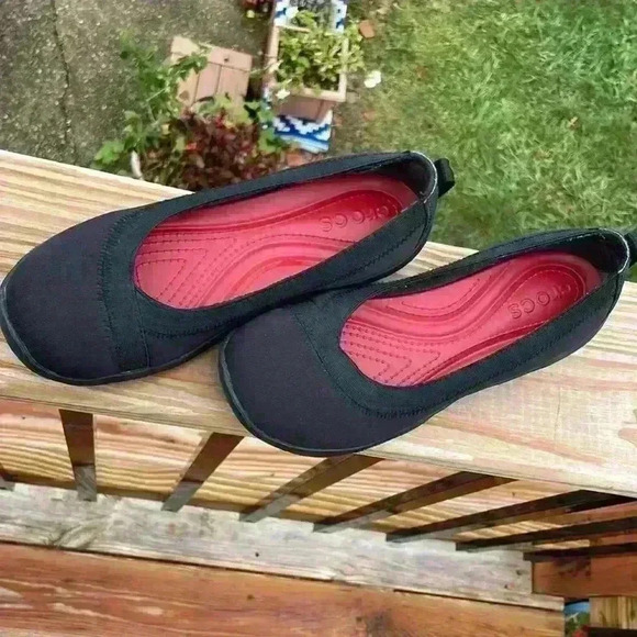 Crocs women’s ballet slip-on flats black size 6 - Picture 3 of 8